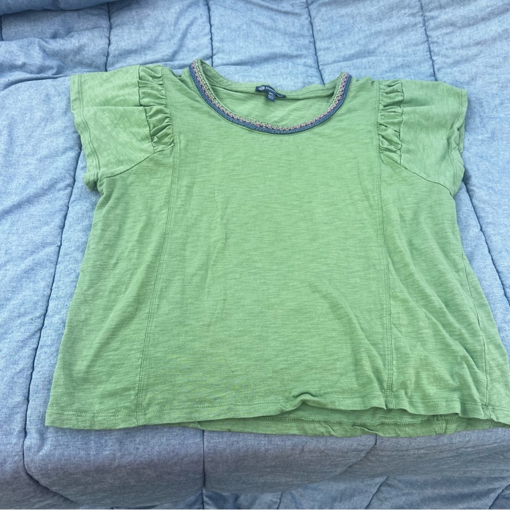 Democracy Green Ruffle Sleeve Tee With Scoop Crochet Neckline Size Petite large